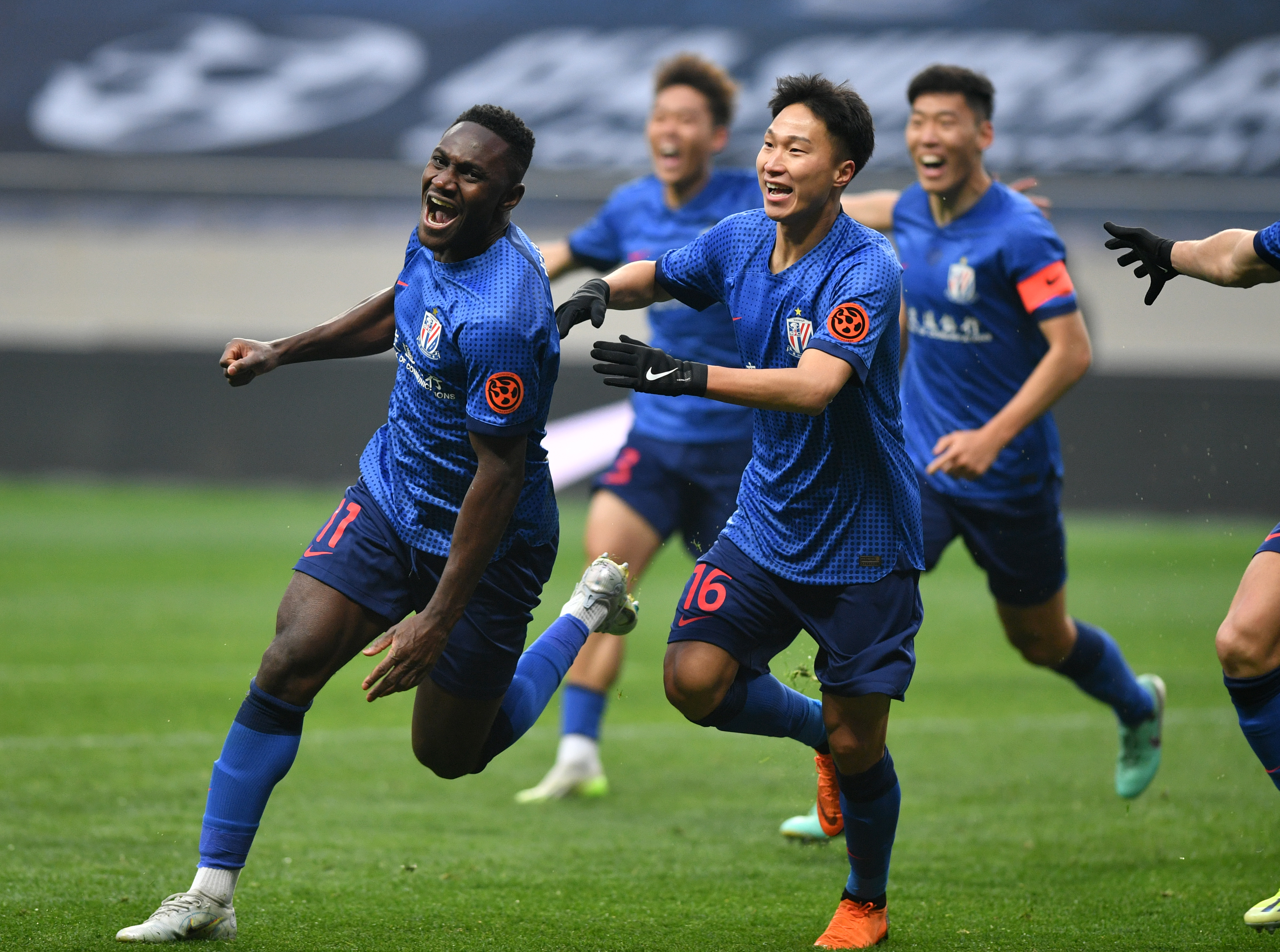 马莱莱制胜球 上海申花1-0海港捧起2024超级杯冠军