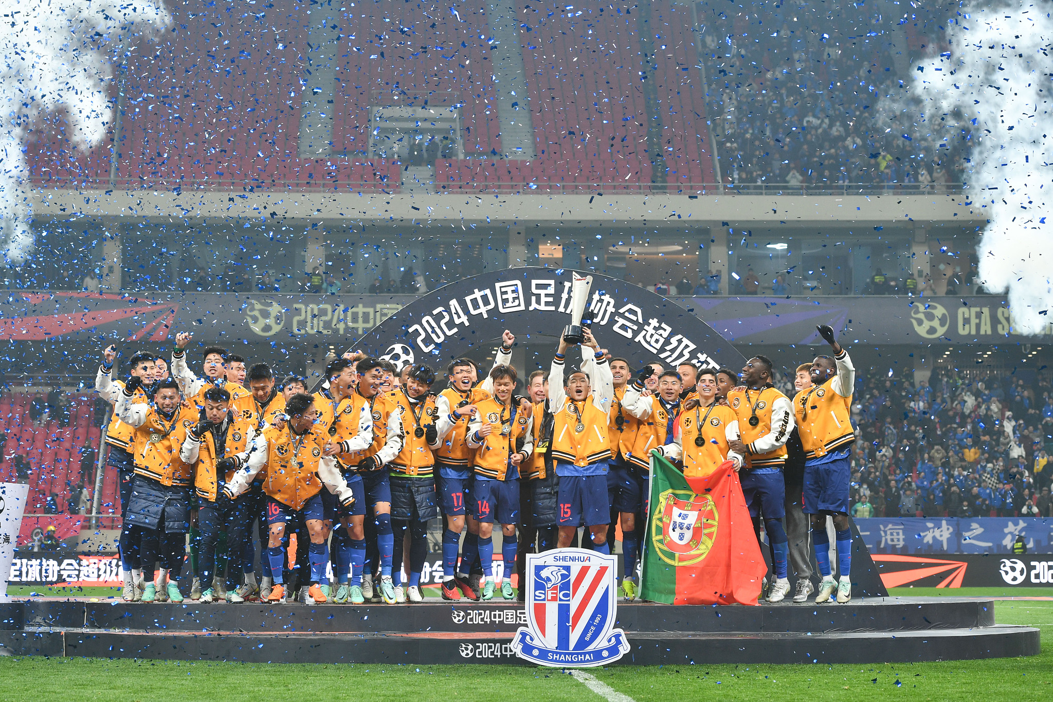 马莱莱制胜球上海申花10海港捧起2024超级杯冠军