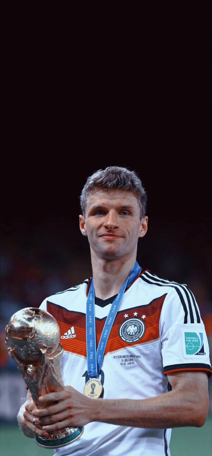 每日足球帅图穆勒帅气手机壁纸精选