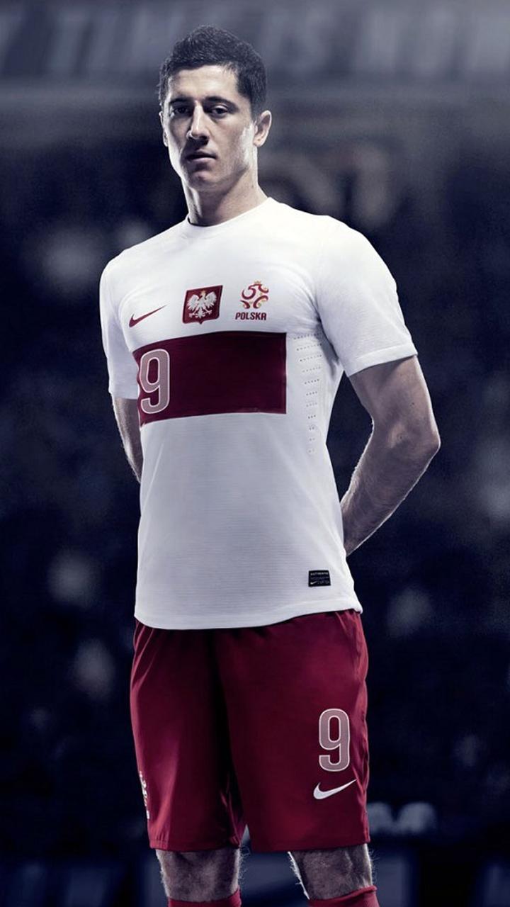 【每日足球帅图】莱万帅气手机壁纸拜仁篇part2