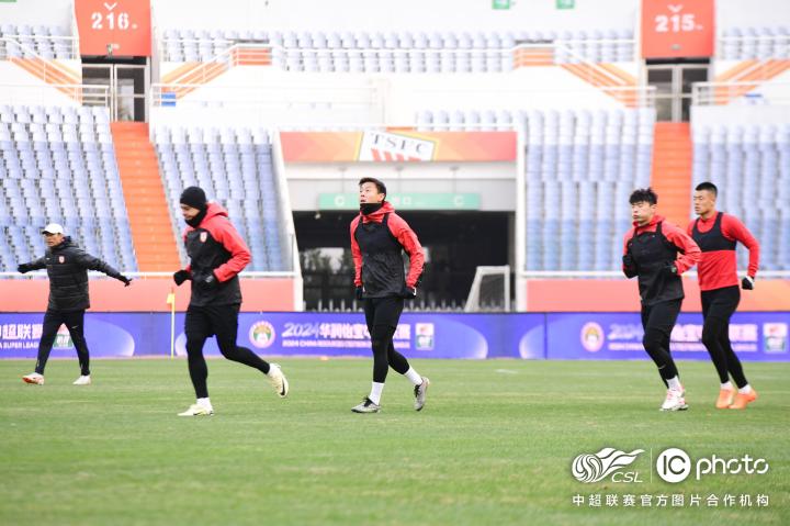 泰家兄弟主演2024中超首秀亚泰瑞龙迎春期待好结果