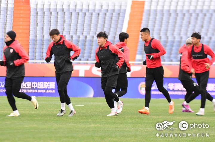 泰家兄弟主演2024中超首秀亚泰瑞龙迎春期待好结果