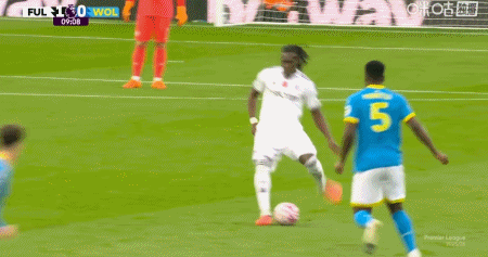半场战报：富勒姆1-0狼队，瑞安-塞塞尼翁建功