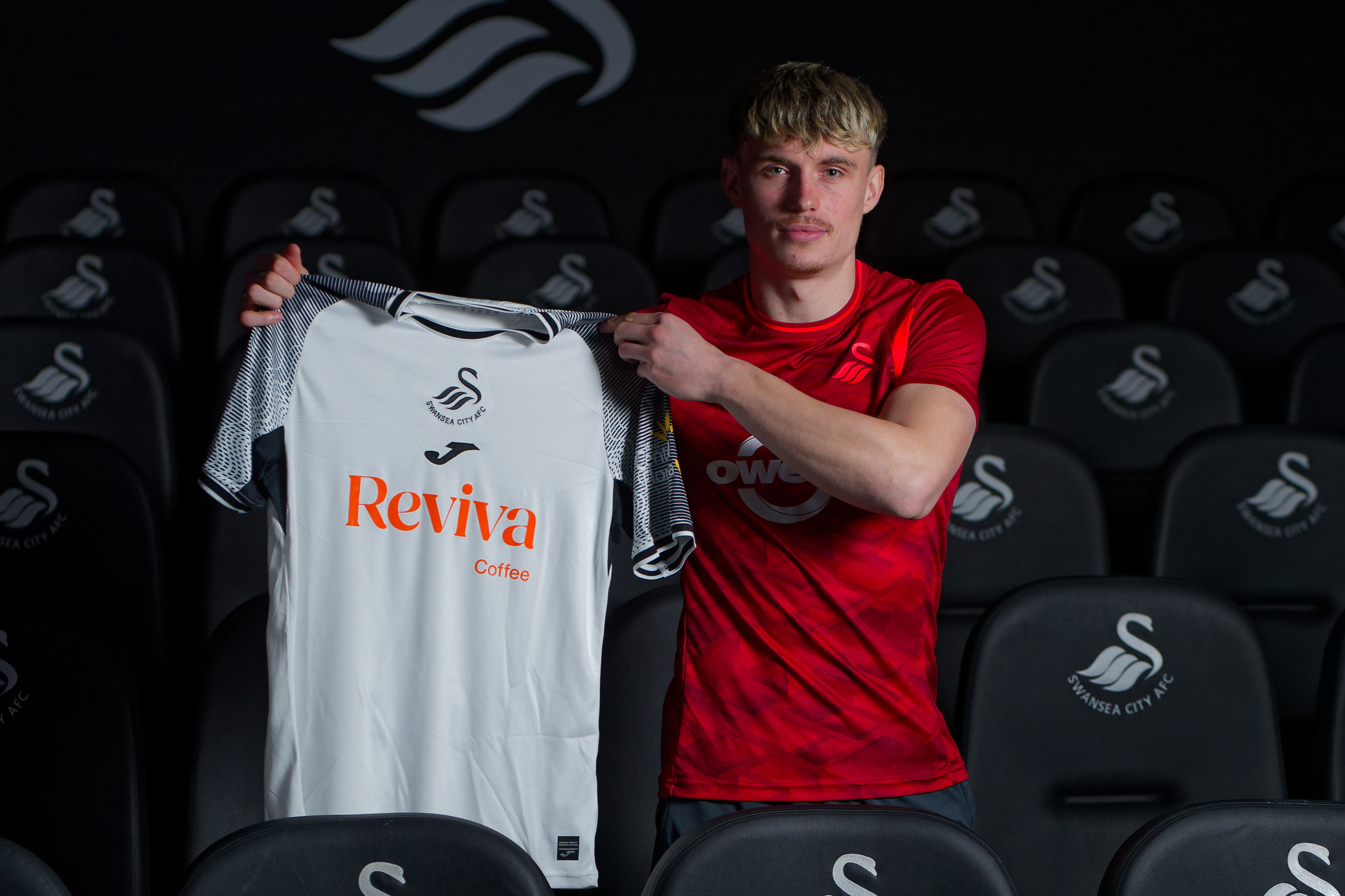 普瓦赫塔我在诺维奇不再享受足球斯旺西让我重新热爱生活