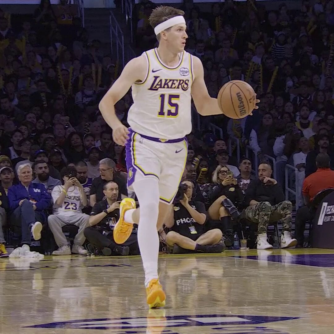 延续状态，里夫斯22中9得26分11助4板，三分14中4&罚球5中4