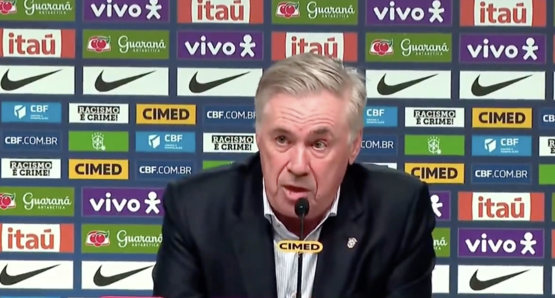 安帅谈维尼修斯国家德比不满被换下：我跟他说他犯了一个错误