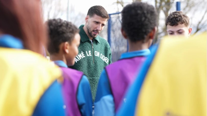 官方：鲁本因对社区工作的贡献获得PFA西北足球奖社区冠军