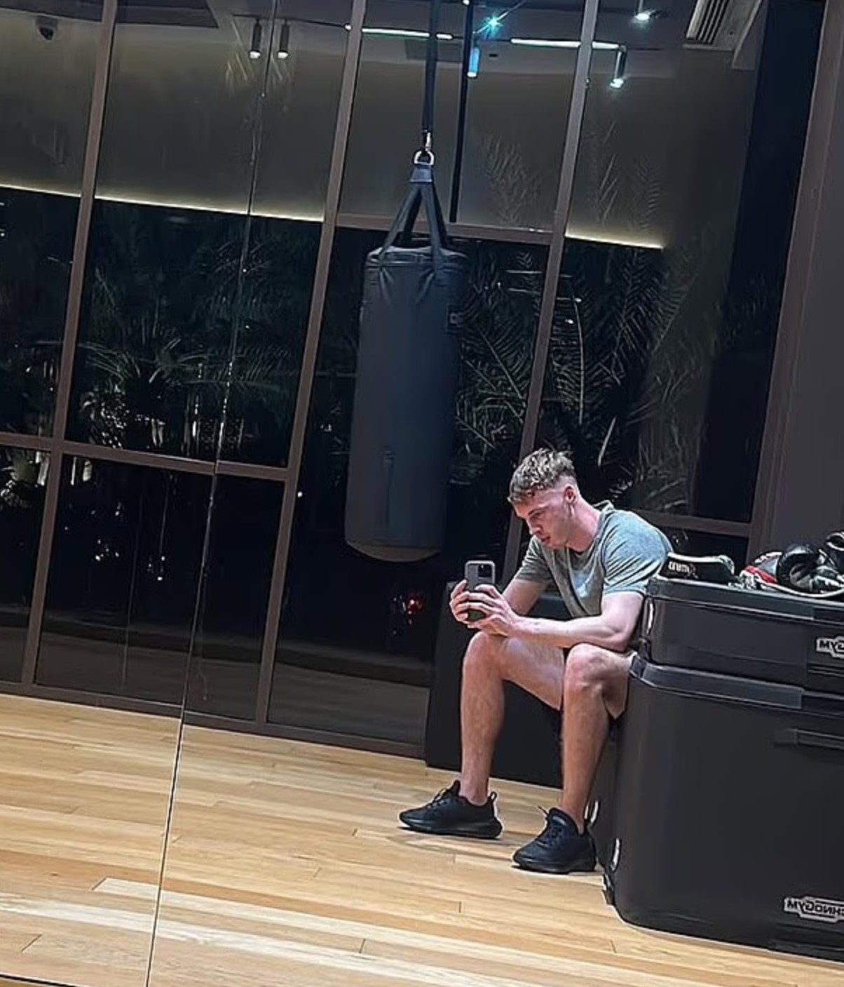 帕尔默更新康复进度，配图文字是没人在乎，再加把劲