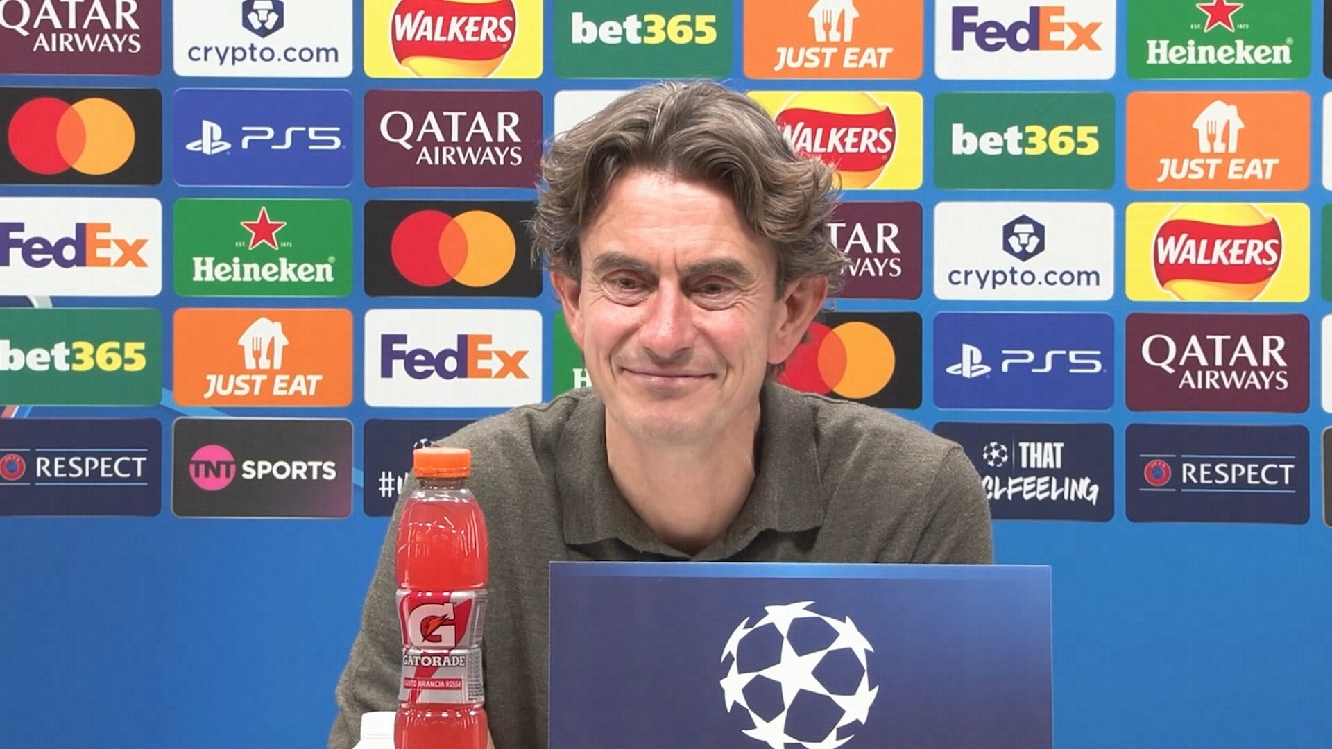 弗兰克：如果范德芬还能做到这样，他就可以直接从我身边走过