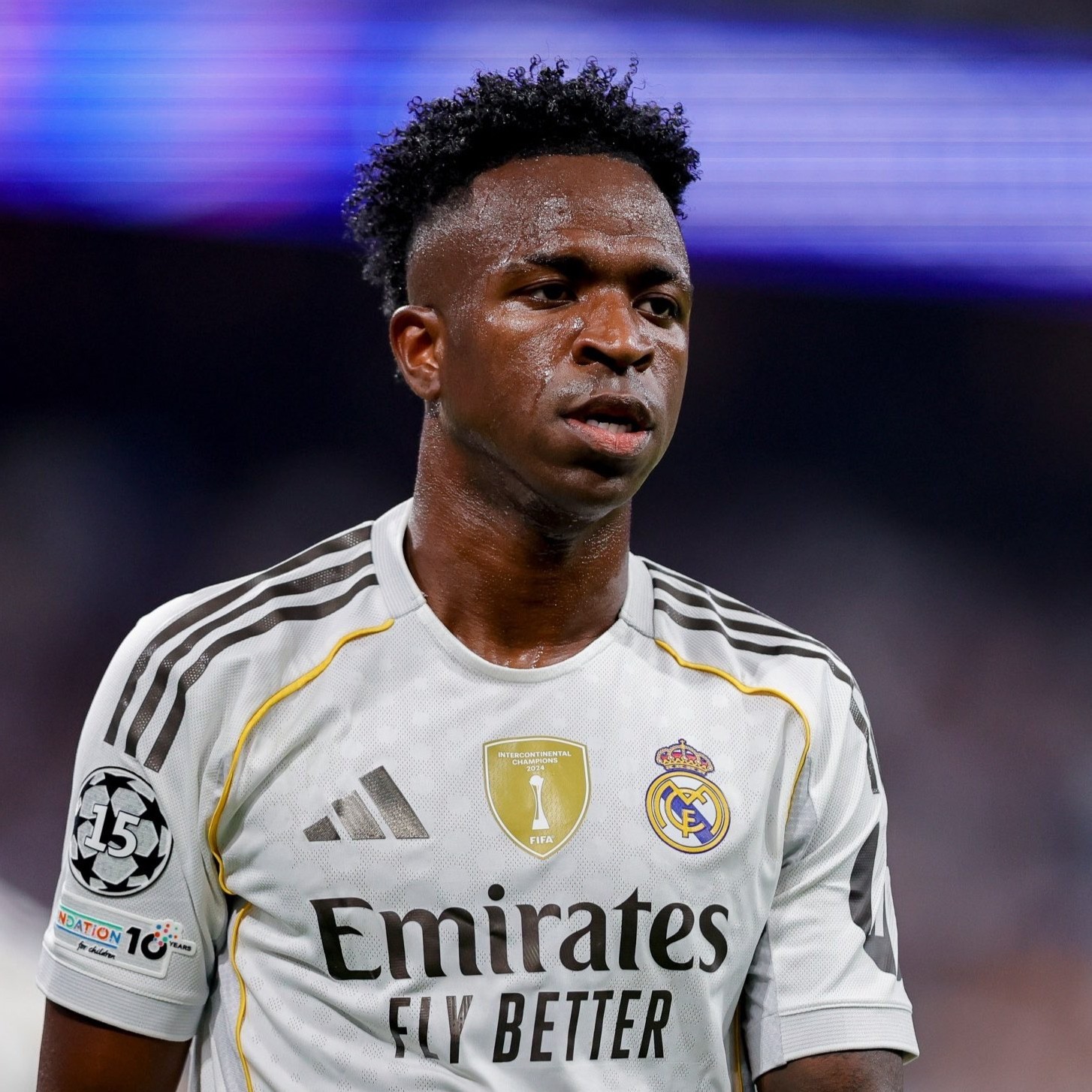 六台：维尼修斯下赛季留队可能性极低，皇马要价至少1.5亿欧元