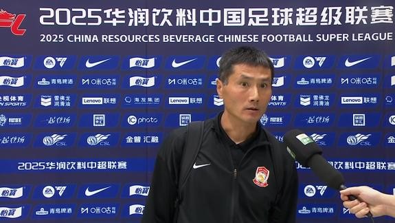 邵佳一独立带队时间不足一年半，此前曾担任国足助教