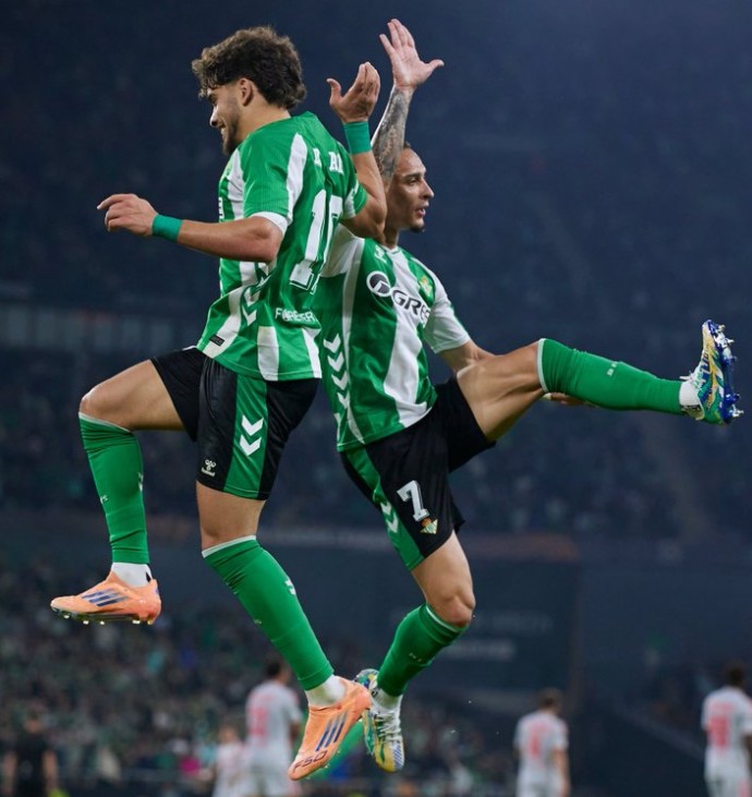 安东尼：我们的目标是进入欧联杯决赛，梦想再披巴西队战袍