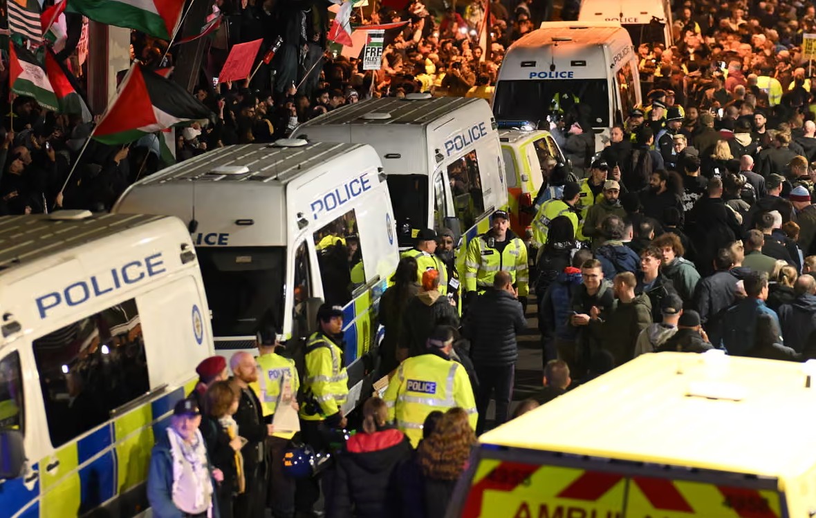 维拉与特拉维夫马卡比的欧联比赛场外爆发抗议活动，11人被捕