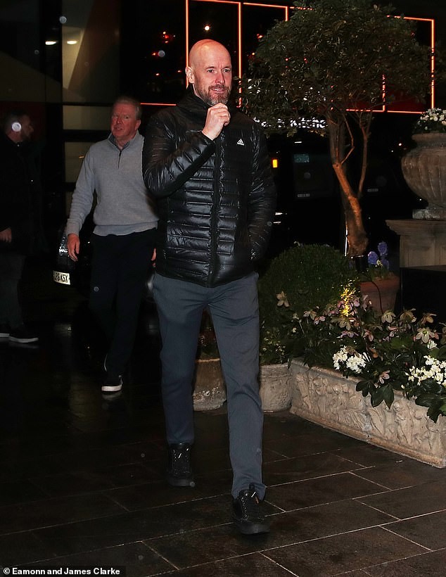 滕哈格,b费,梅努,拉什福德,芒特,安东尼,霍伊伦等球员均出席了聚餐