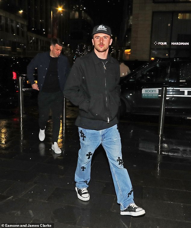 球员们大多穿着时尚随性,心情不错.从公开的照片显