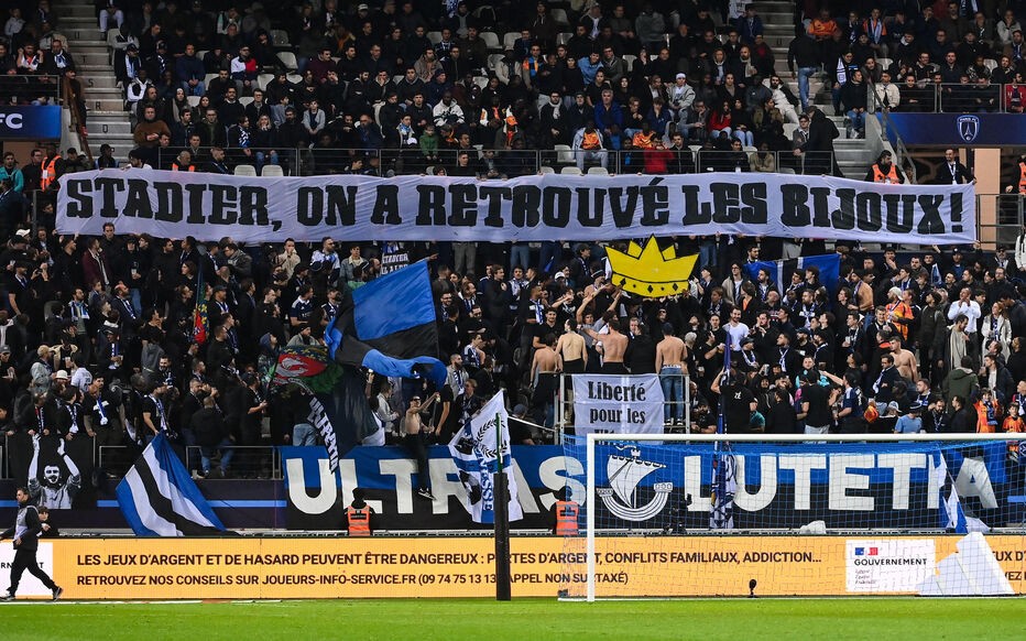 卢浮宫劫案嫌犯因观赛被捕，巴黎FC球迷打标语：我们找回珠宝了！