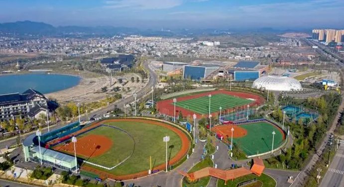 侯哲等球员补强后因天气原因搬到了中立场地——广西东兴体育中心进行