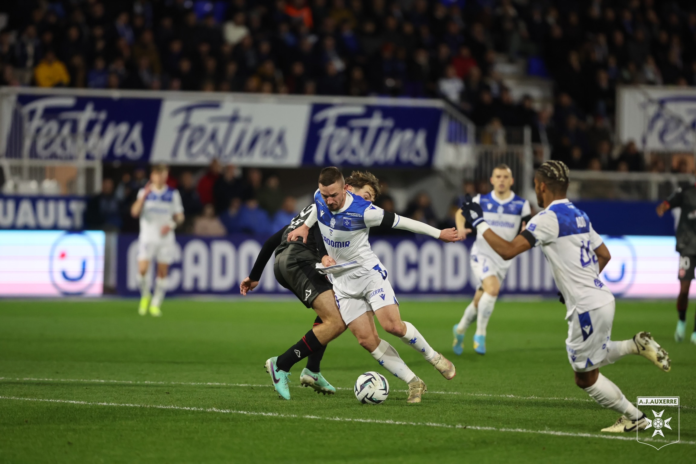 联赛前瞻宿敌之战披荆斩棘