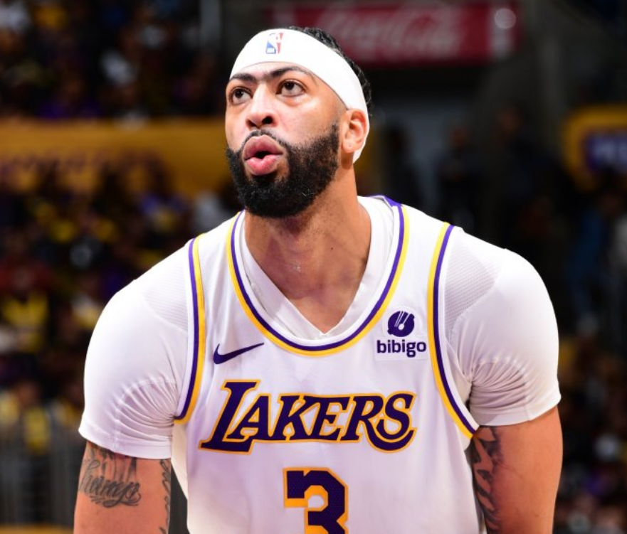 紧追奥尼尔湖人中锋再现超强两双破森林狼冲击季后赛