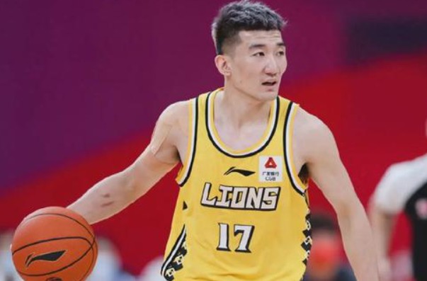 防守尖兵孙铭徽赛季违体犯规累计达6次下场将自动停赛