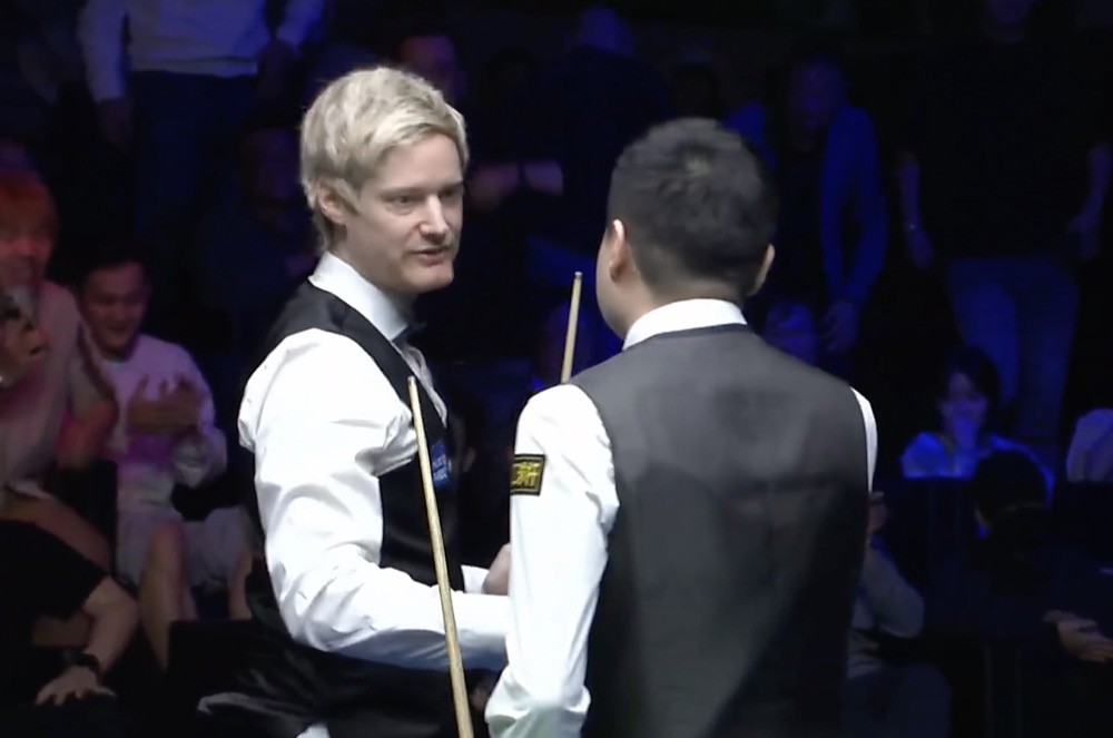 鏖战11局丁俊晖65险胜罗伯逊晋级斯诺克世界公开赛决赛