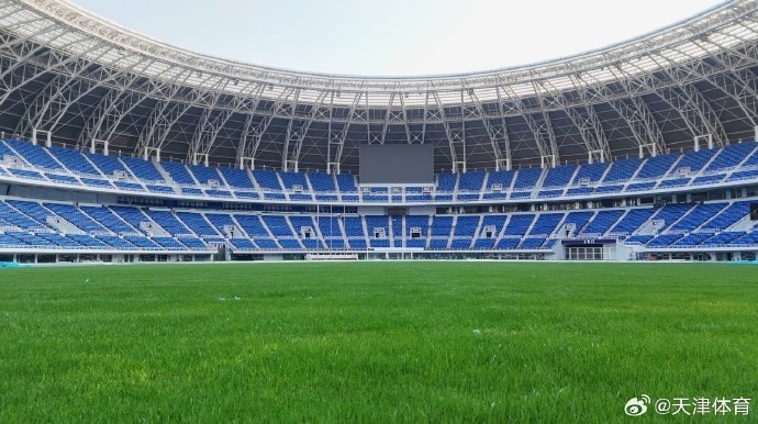 天津市体育局迎接世预赛奥体中心体育场正紧锣密鼓准备着