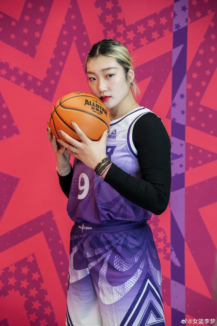 篮球运动员李梦简介图片