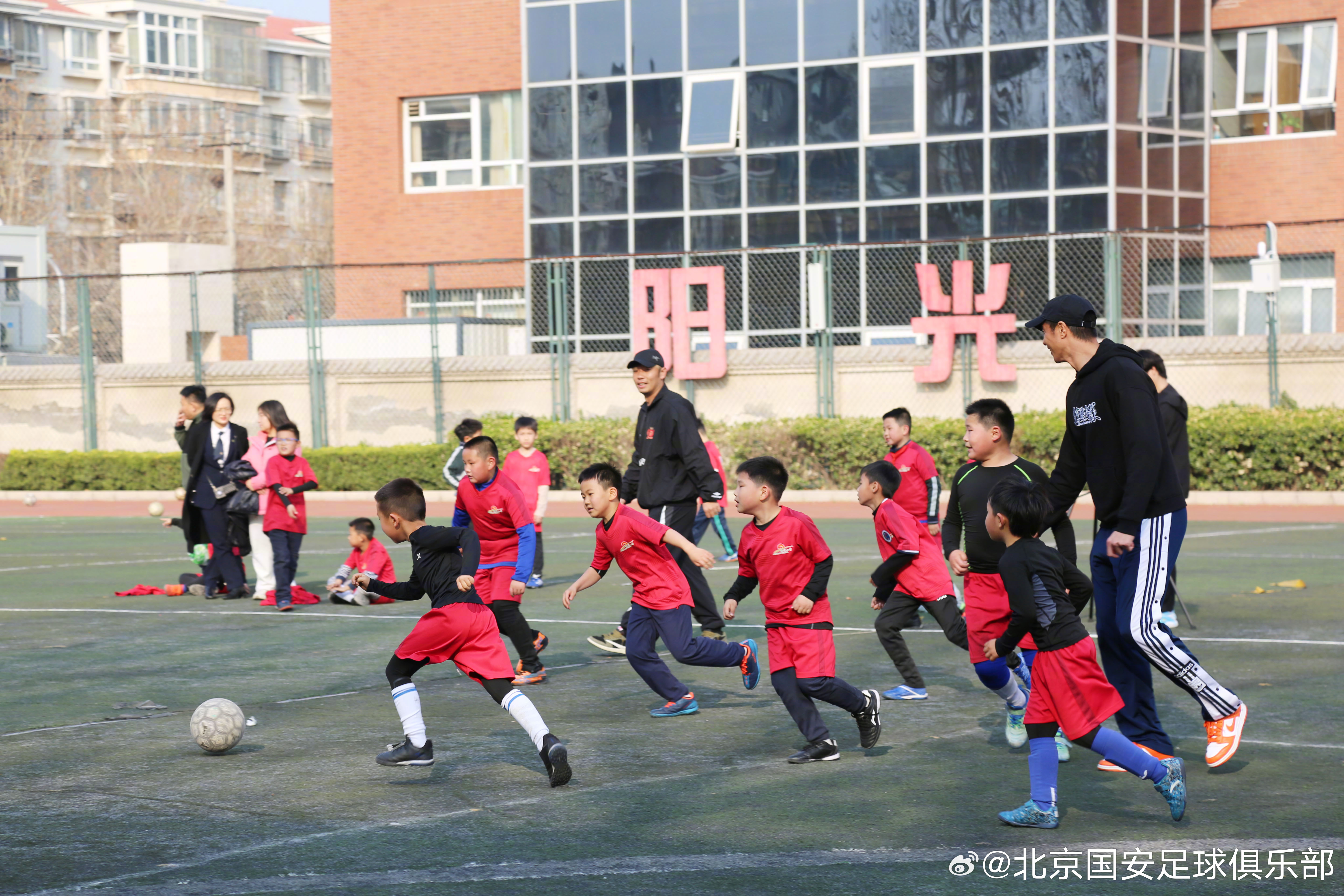 3月25日,北京国安足球俱乐部一线队助理教练陶伟