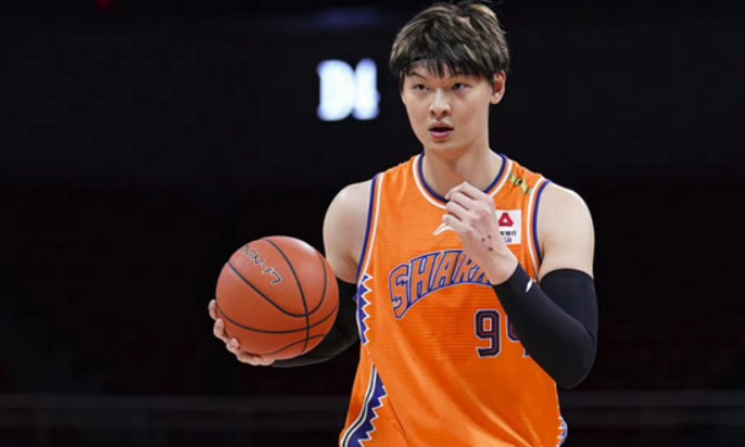 状态出色,王哲林出场29分钟&12投9中,高效砍24分10板3助