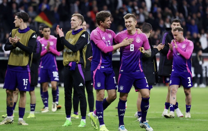 体图德国队队委会成员包括京多安诺伊尔吕迪格等人