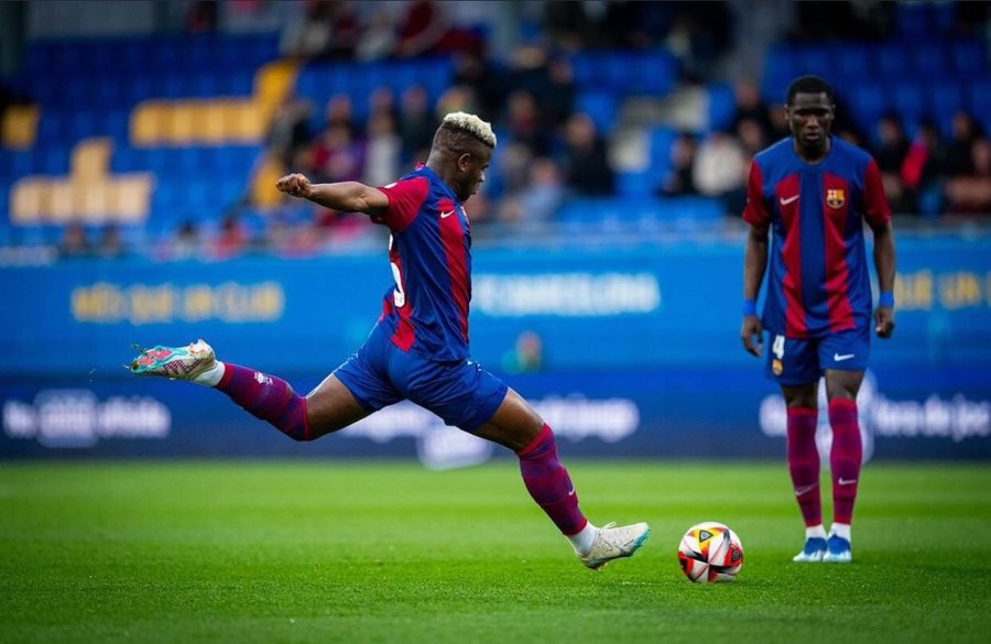 每体朗斯会在夏天再次报价巴塞罗那后卫法耶