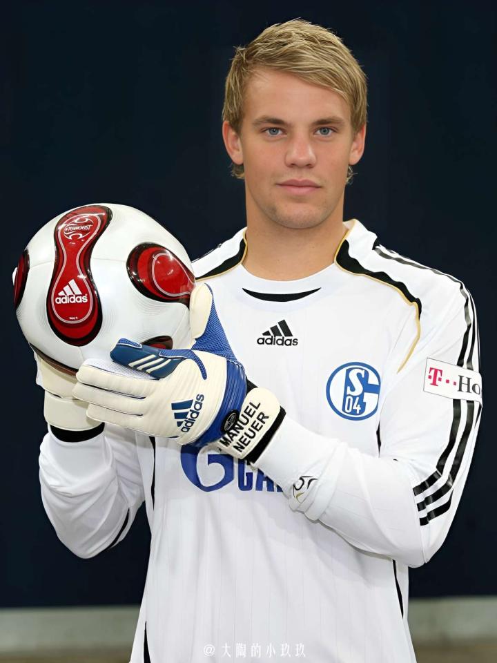 03.27—"门卫"诺伊尔38岁生日快乐