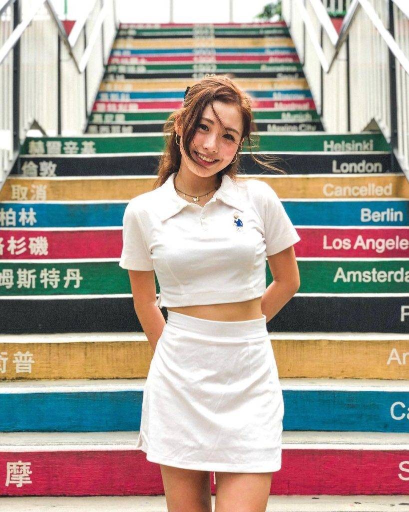 恋情石锤?特鲁姆普亮相香港挑战赛,绯闻女友马晓晴现场观战