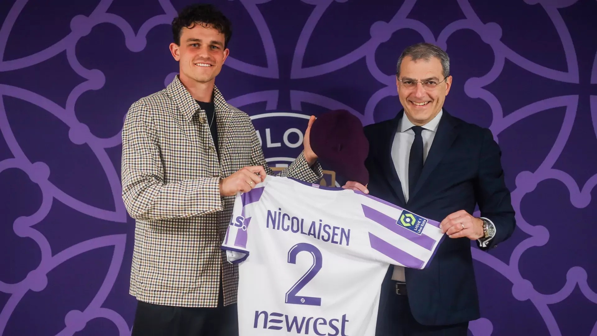 官方图卢兹与主力后卫尼古拉森续约