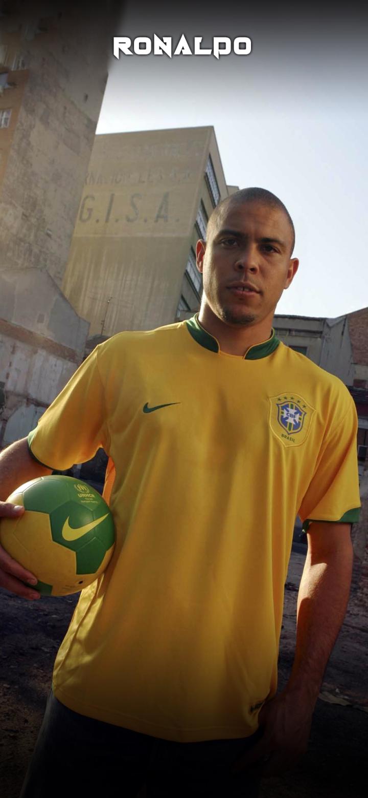 每日足球帅图外星之人丨大罗手机壁纸精选part4