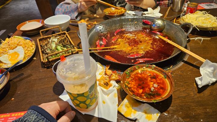 简简单单吃个重庆火锅说实话真难吃不如成都火锅