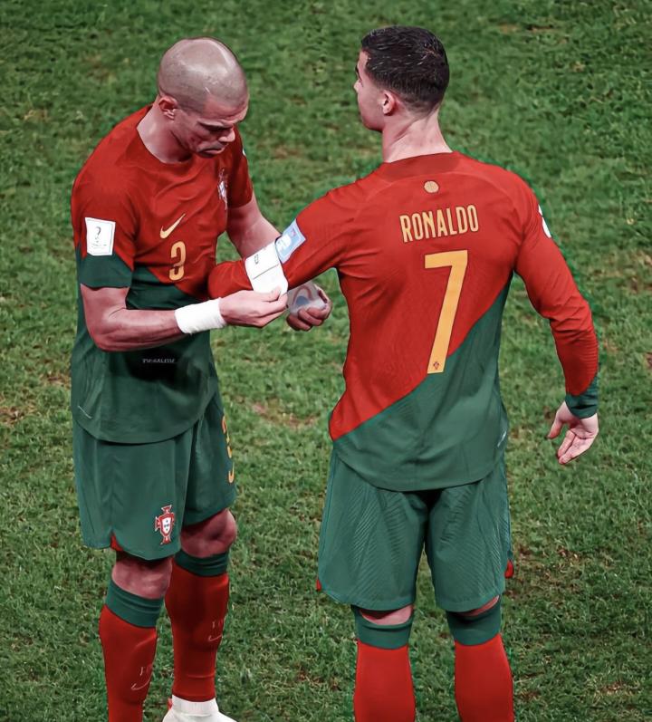 c罗与佩佩这对战友一起并肩战斗了20多年了