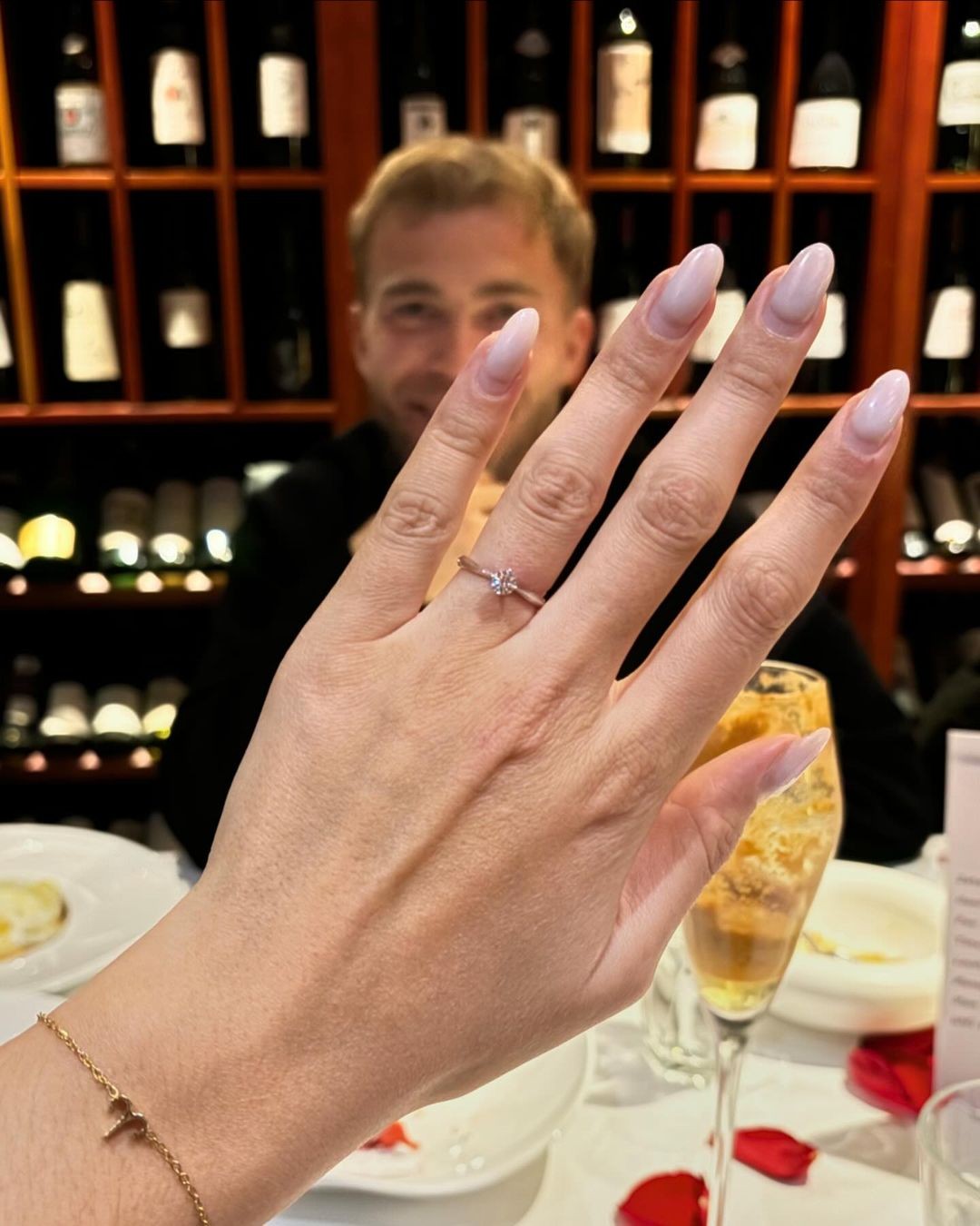 恭喜国安外援古加向女友求婚成功