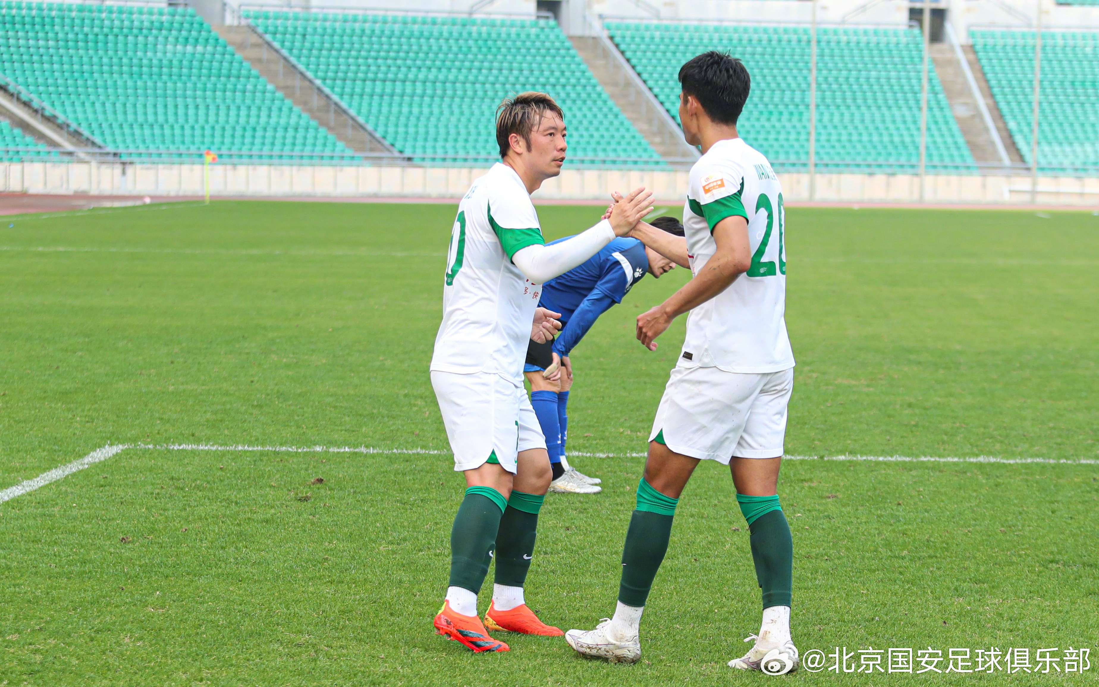 记者张稀哲将出席赛前发布会在343阵型中他最适合左边锋