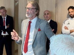 曼联球迷对俱乐部所有权意见分歧