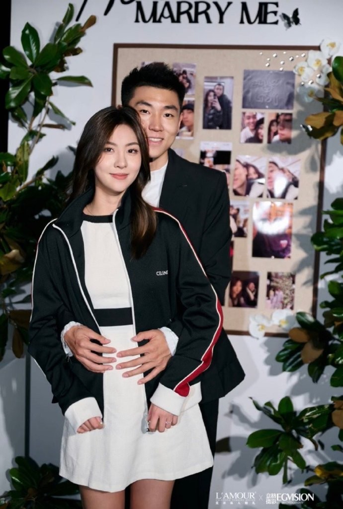 祝福山东男篮高诗岩向女友求婚成功