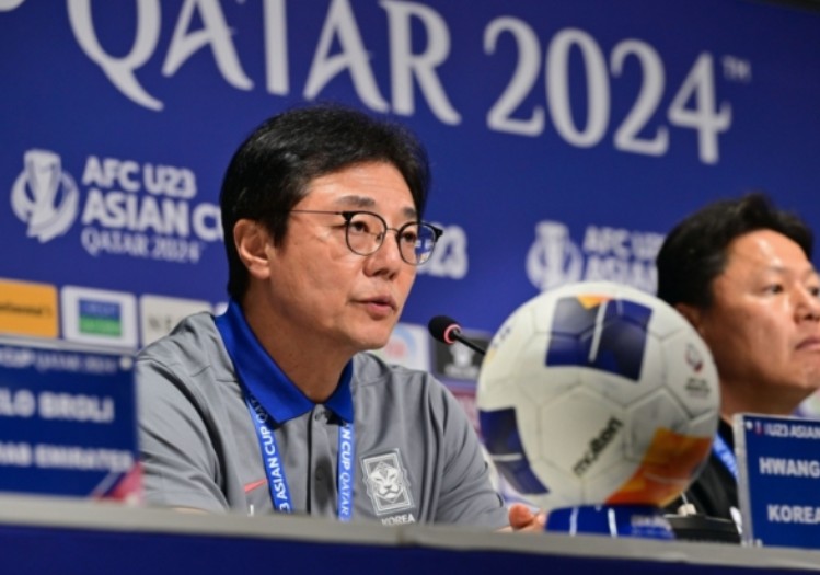 黄善洪我们处在死亡之组能克服部分队员无法出战的困难