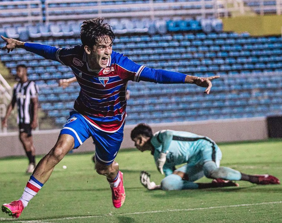 本杰明-巴索斯公鸡进球:拉尔森-托纳(乌龙)⑨米内罗竞技1-1戈亚斯金色