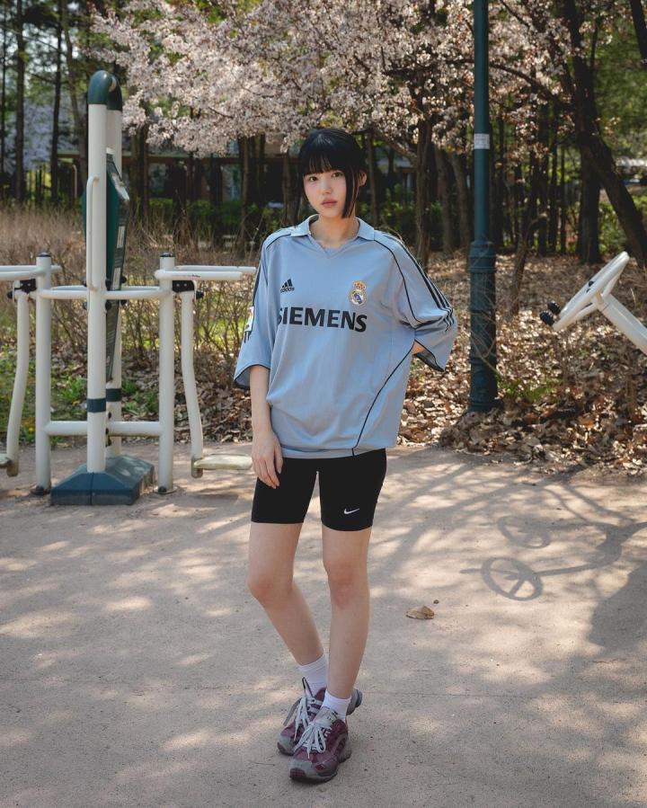 小姐姐皇家马德里球衣穿搭皇家马德里这次能夺冠么