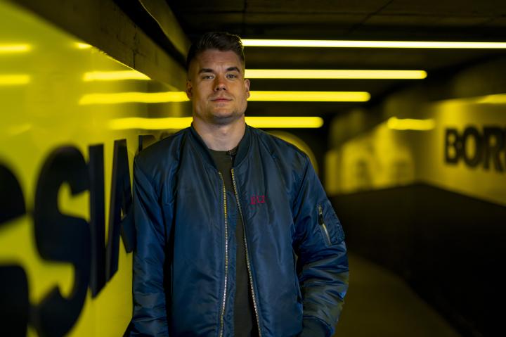 今天是我们的二爹迈尔的33岁生日生日快乐迈爹