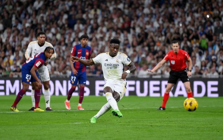 巧了,特尔施特根西甲最长的两次不失球均在伯纳乌被终结