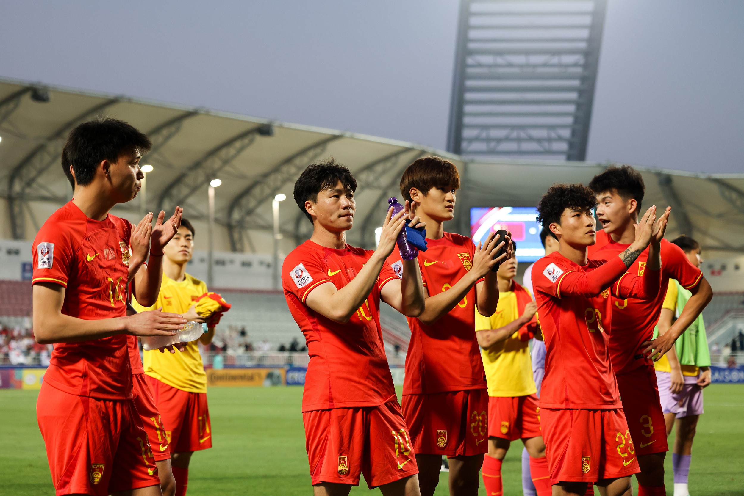 以胜利告别卡塔尔,国奥教练组成员赛后感谢并鼓励球员们