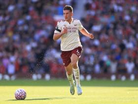 欧洲足坛热点：阿森纳胜曼联、吉鲁重返法甲、日本国脚结婚