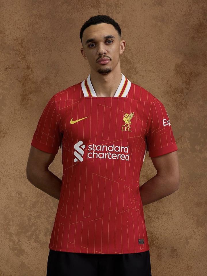 战袍 | 利物浦24/25赛季主场球衣发布