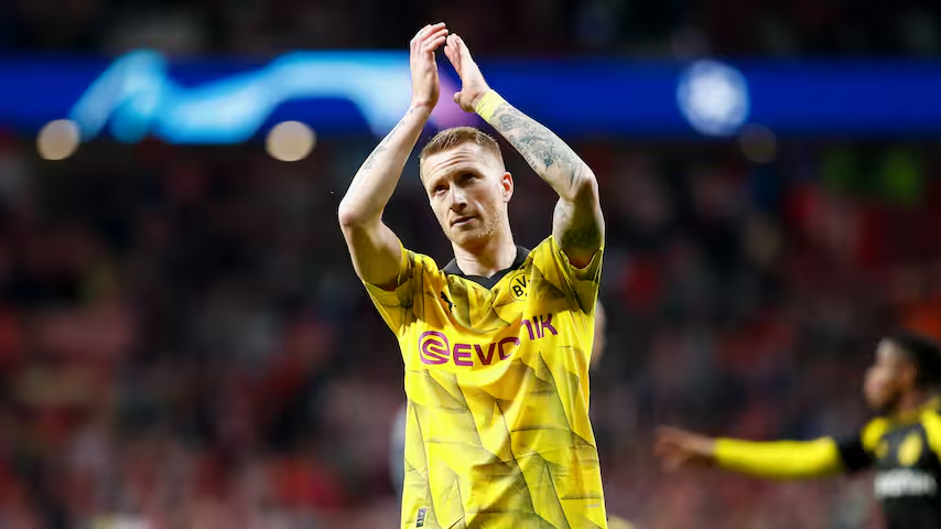 多特官宣罗伊斯赛季末将离队的消息时,用了一张意味深长的照片.